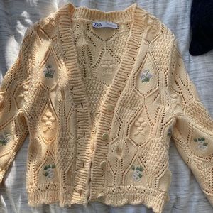 ZARA FLORAL KNIT CARDIGAN IN SIZE MEDIUM